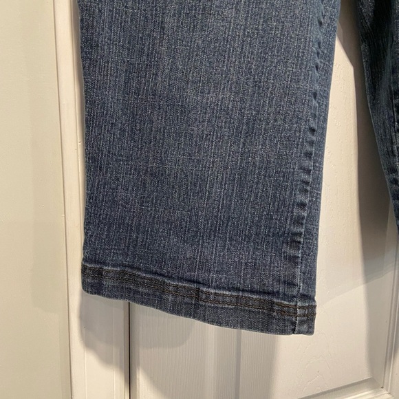 Liz Claiborne Size 16W Slim Power Cropped Blue Stretch Denim Jeans Shorts - Picture 4 of 11